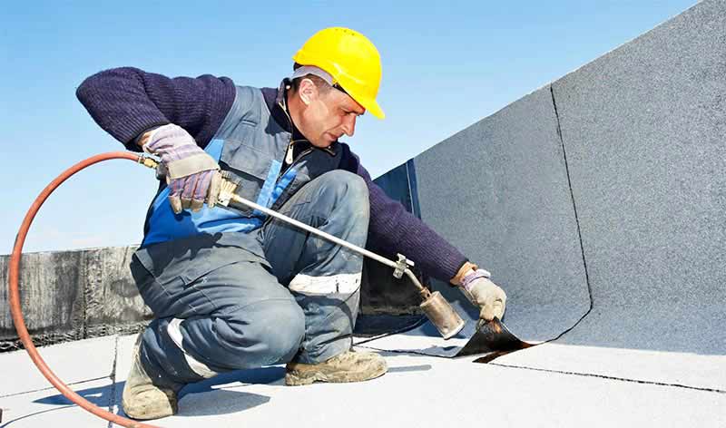 Etanchéité toit plat terrasse - LES ANGES DES TOITS couvreur étancheur en Belgique : région Wallonne, Flamande, Bruxelles : travaux d’étanchéité sur toit plat / terrasse : aPose d’un revêtement de membrane bitumineuse afin de permettre une mise hors d’eau totale de votre toiture terrasse.