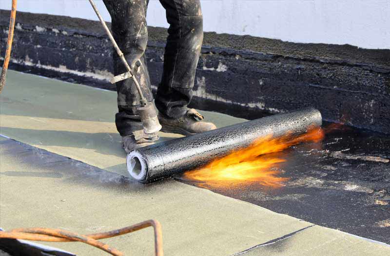 Etanchéité toit plat terrasse - LES ANGES DES TOITS couvreur étancheur en Belgique : région Wallonne, Flamande, Bruxelles : travaux d’étanchéité sur toit plat / terrasse : aPose d’un revêtement de membrane bitumineuse afin de permettre une mise hors d’eau totale de votre toiture terrasse.