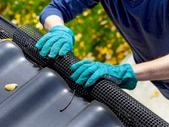 Réparation toiture - LES ANGES DES TOITS artisan couvreur en Belgique : région Wallonne, Flamande, Bruxelles . Réparation toiture et faîtage. Intervention rapide en cas de fuite d'eau toiture. Travaux de zinguerie : pose, remplacement et nettoyage gouttière.